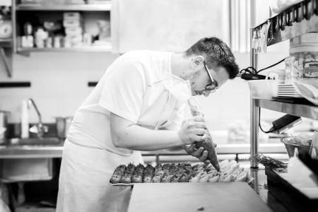Hotel L’Aréna Fréjus · Hotel and Restaurant Fréjus, pastry chef