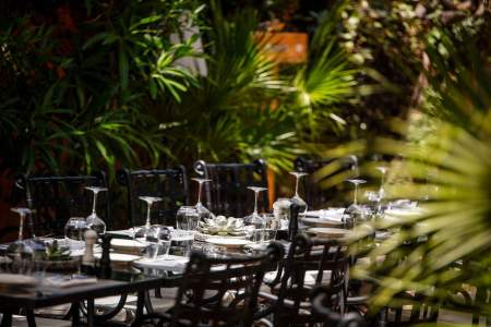  Hotel L’Aréna Fréjus · Hotel and Restaurant Fréjus, exterior