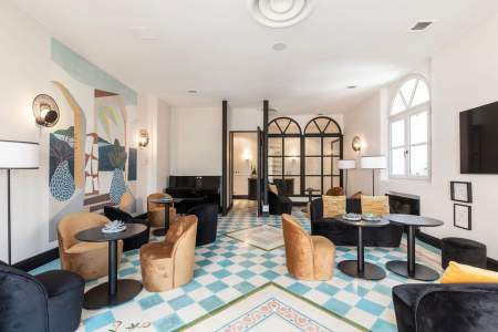 Hotel L’Aréna Fréjus · Hotel and Restaurant Fréjus, communal area
